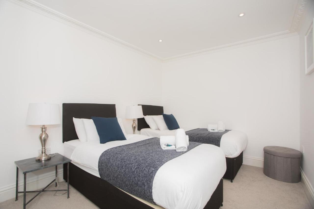 Spacious Apartments Bath Exterior foto