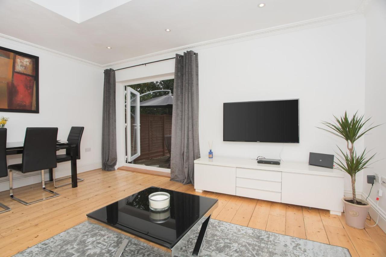 Spacious Apartments Bath Exterior foto