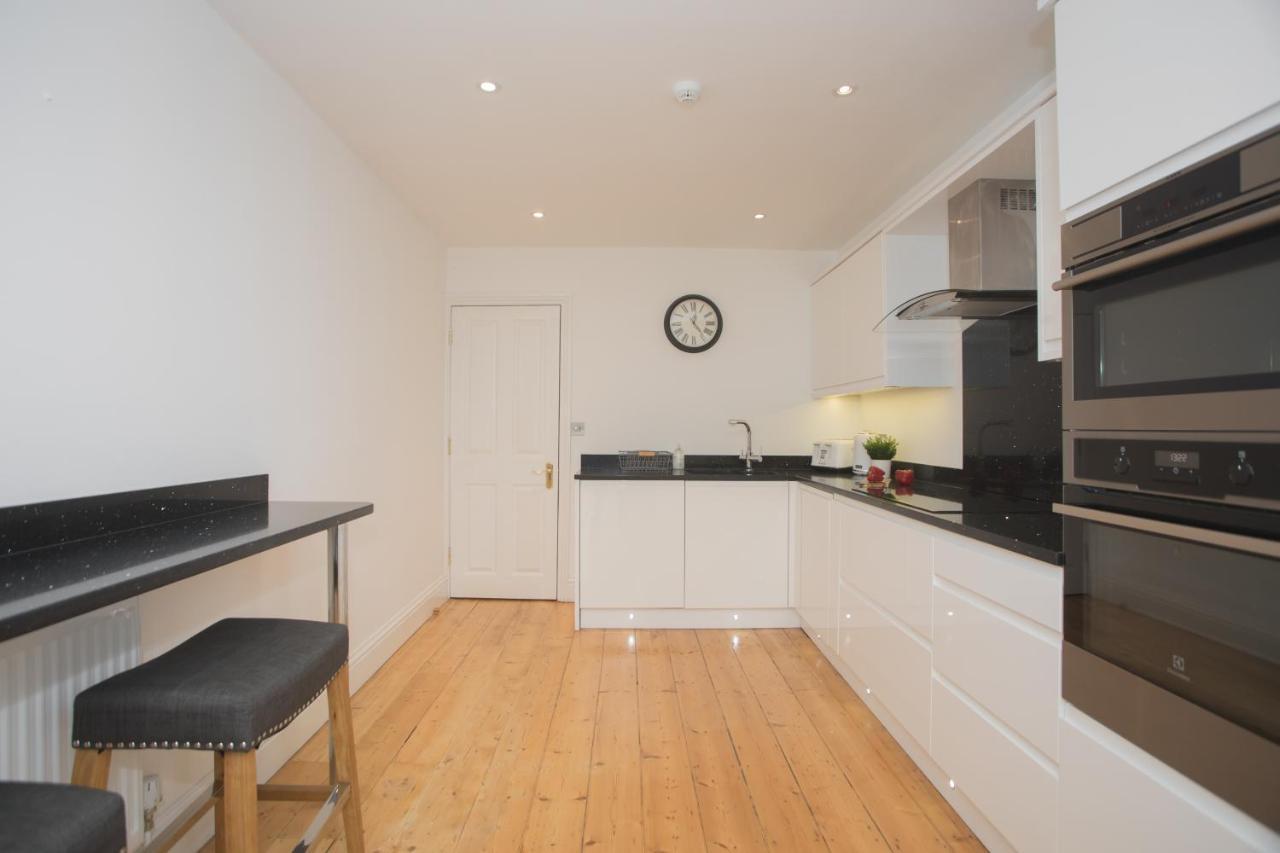 Spacious Apartments Bath Exterior foto